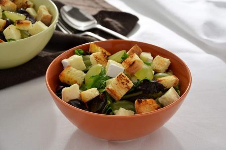 Ricetta Insalata con uva e brie - La Ricetta della Cucina ...